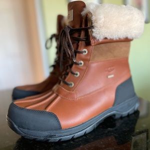 Never worn men’s Ugg boots